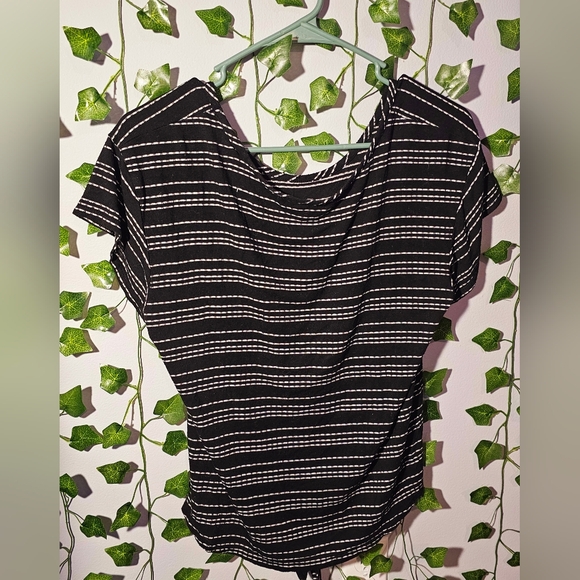 Kin & Cami- Black Short Sleeve - Picture 2 of 3